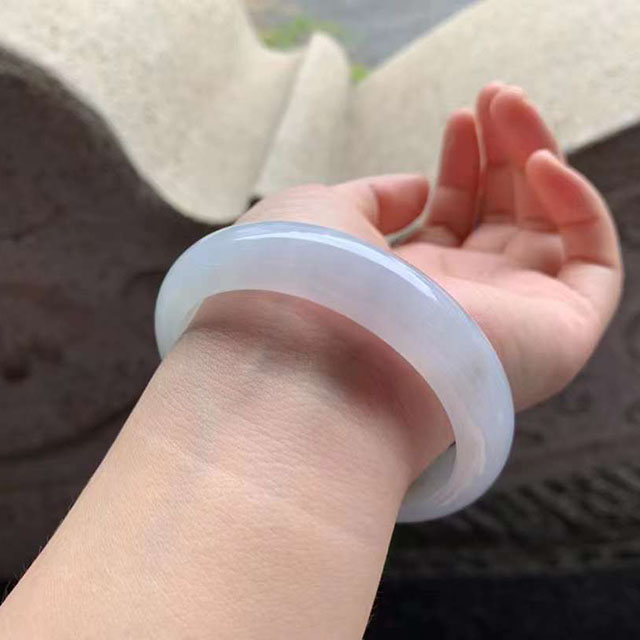 正圈白底青色翡翠手鐲